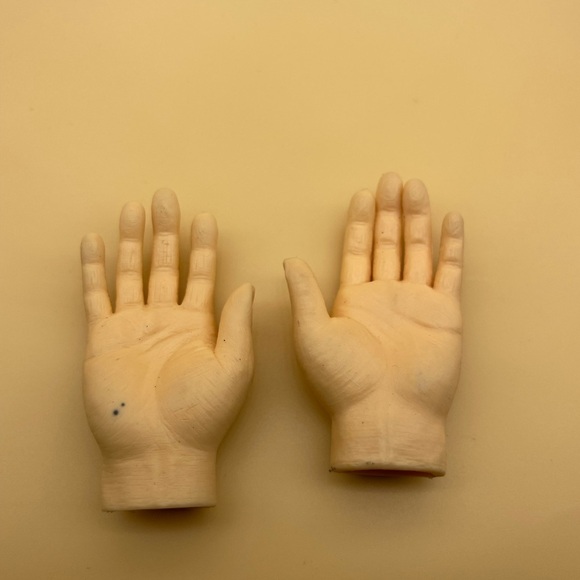 Archie McPhee PAIR OF FINGER HANDS - LIGHT SKIN TONE, Preowned, For Bundles Only - Picture 3 of 5